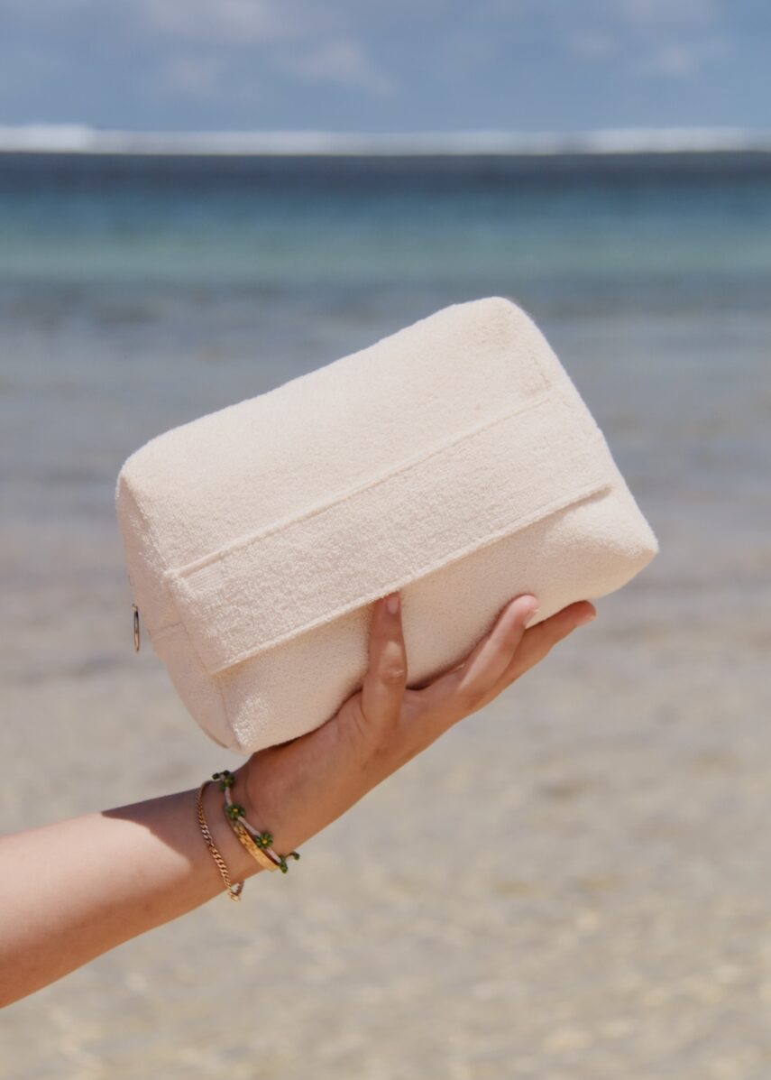 WAY Amalfi pouch toilet bag in white cream color at the beach