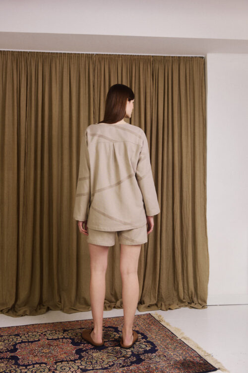 Grey kaftan from behind from WAY