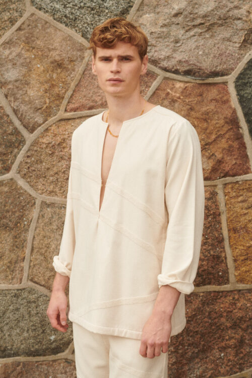 Unisex WAY Mala Kaftan in cream white SHELL colour on guy with shorts for the beach
