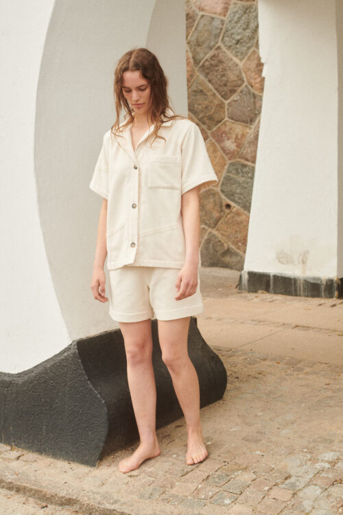 WAY Bilbao Shirt in SHELL cream white on female model