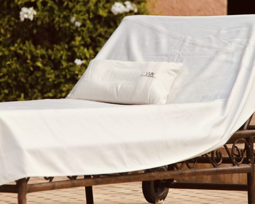 BEACH TOWEL ON SUNBED IN WHITE